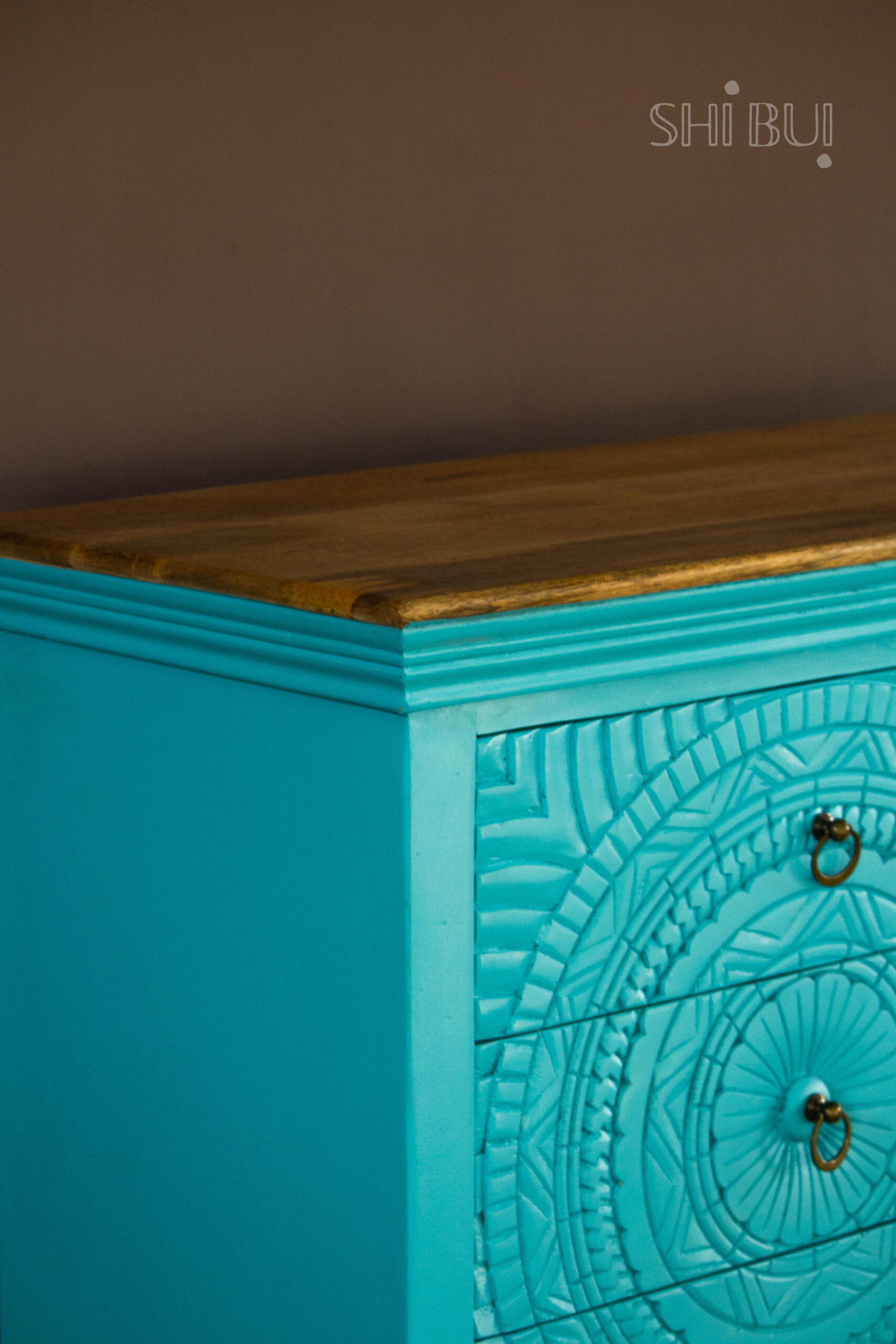 Handcrafted chest with drawers