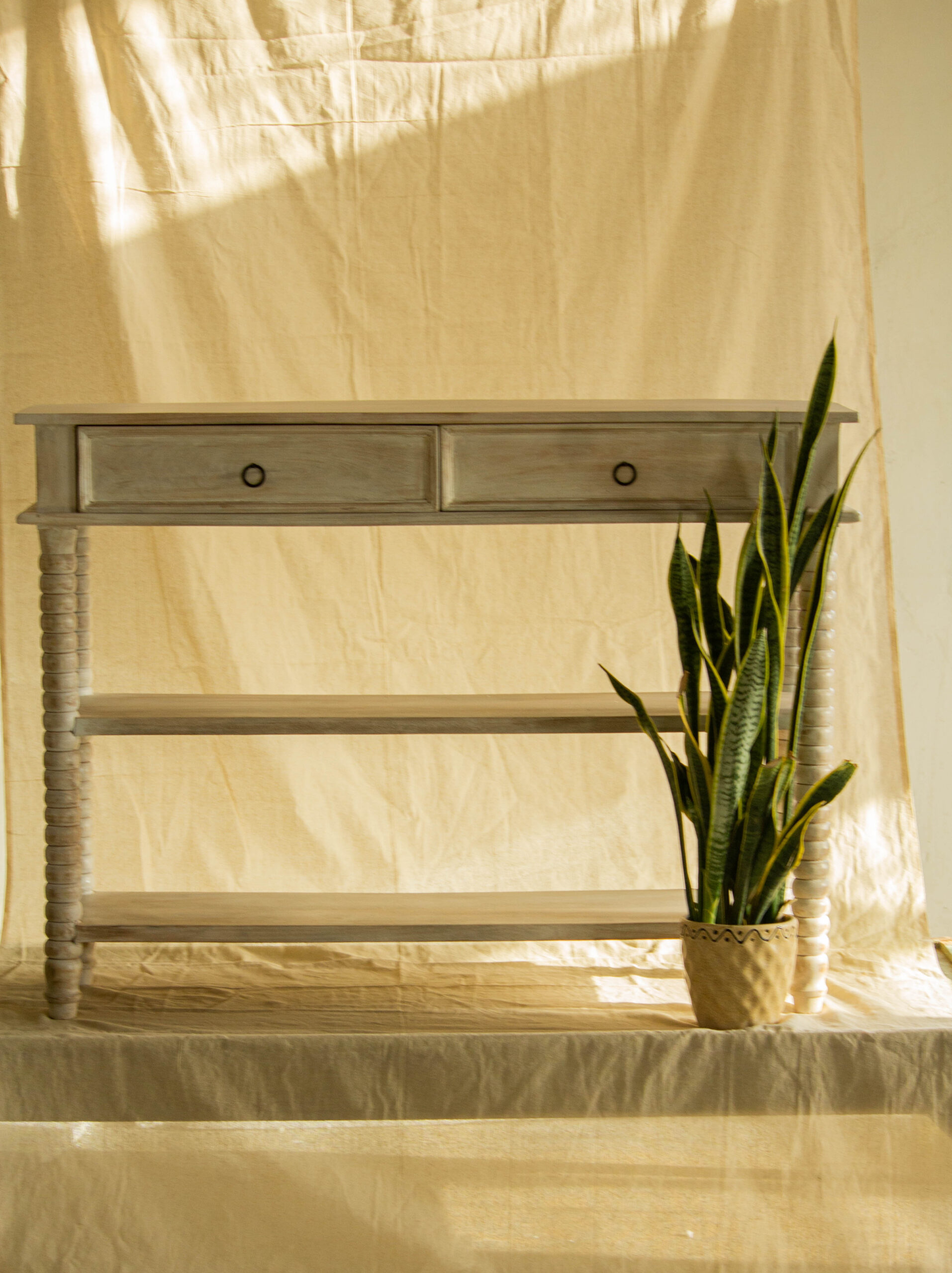 Kosik Mango wood console for home decor