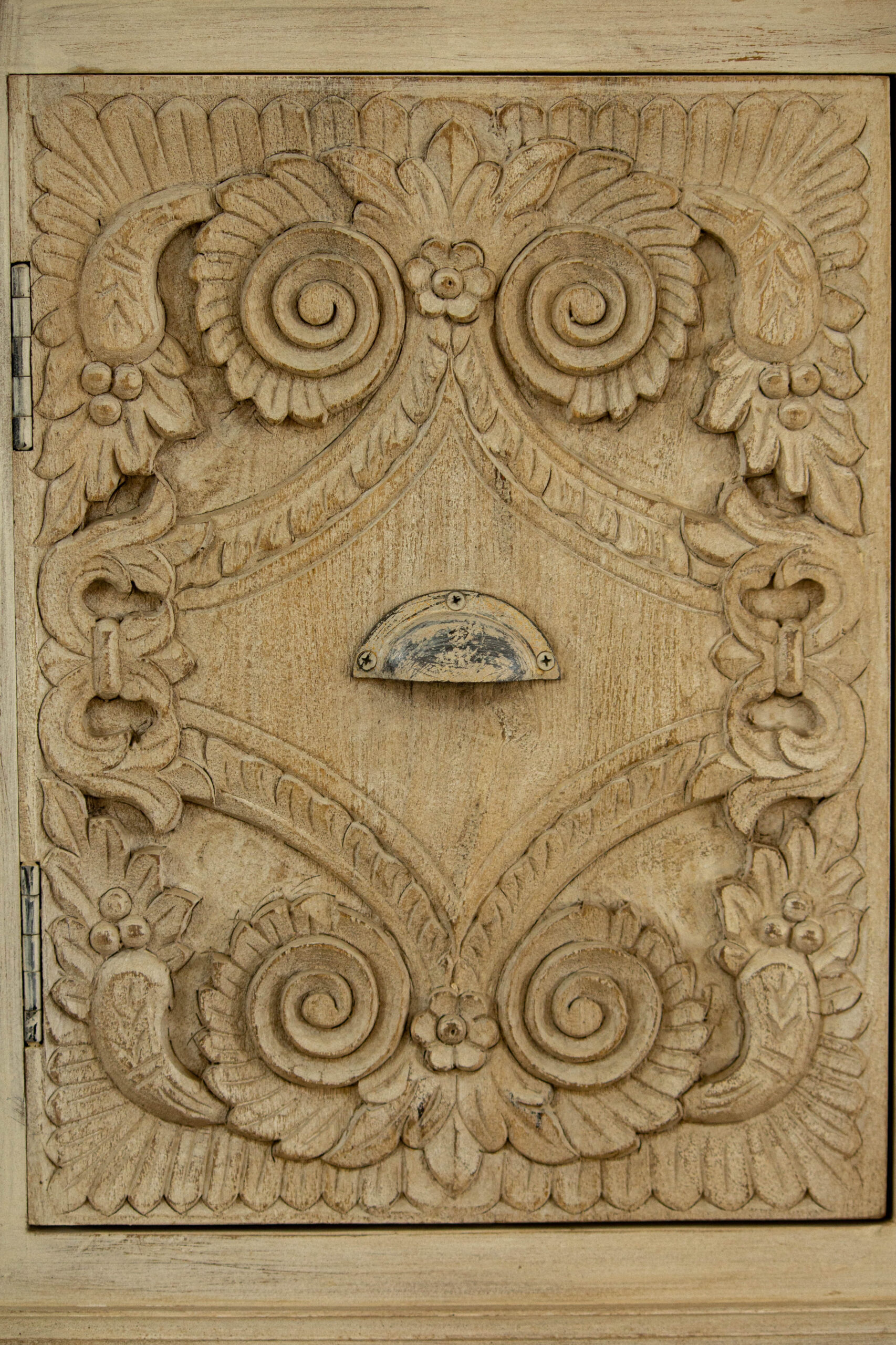 Laasa Sidebaord handcrafted design