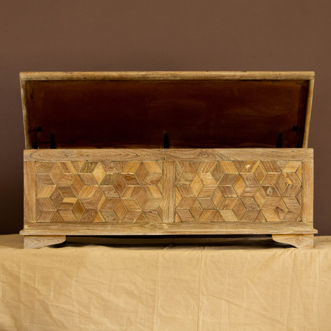 Teak wood pitaraz box open